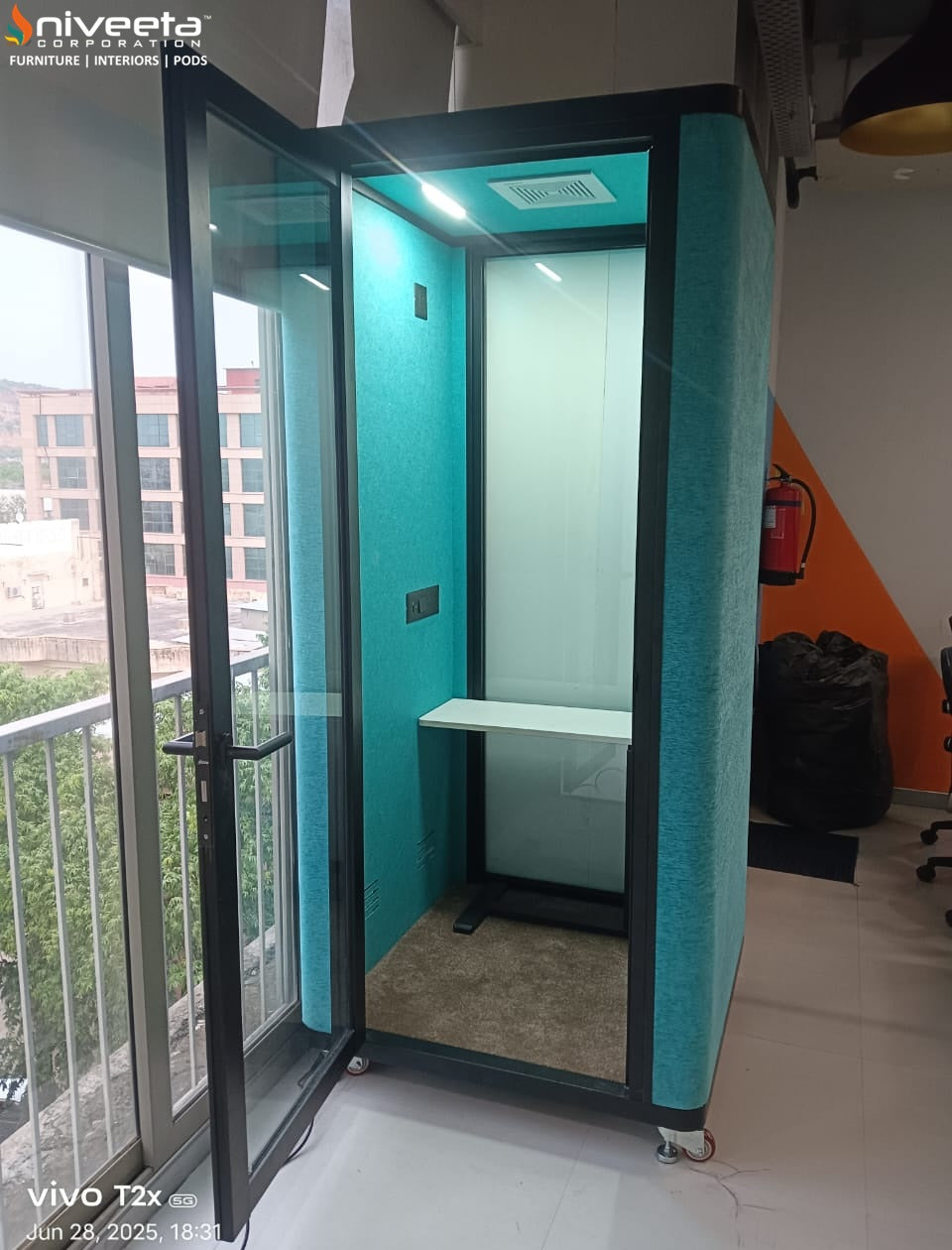 Soundproof Morden Private Office Phone Booth - Niveeta Corp