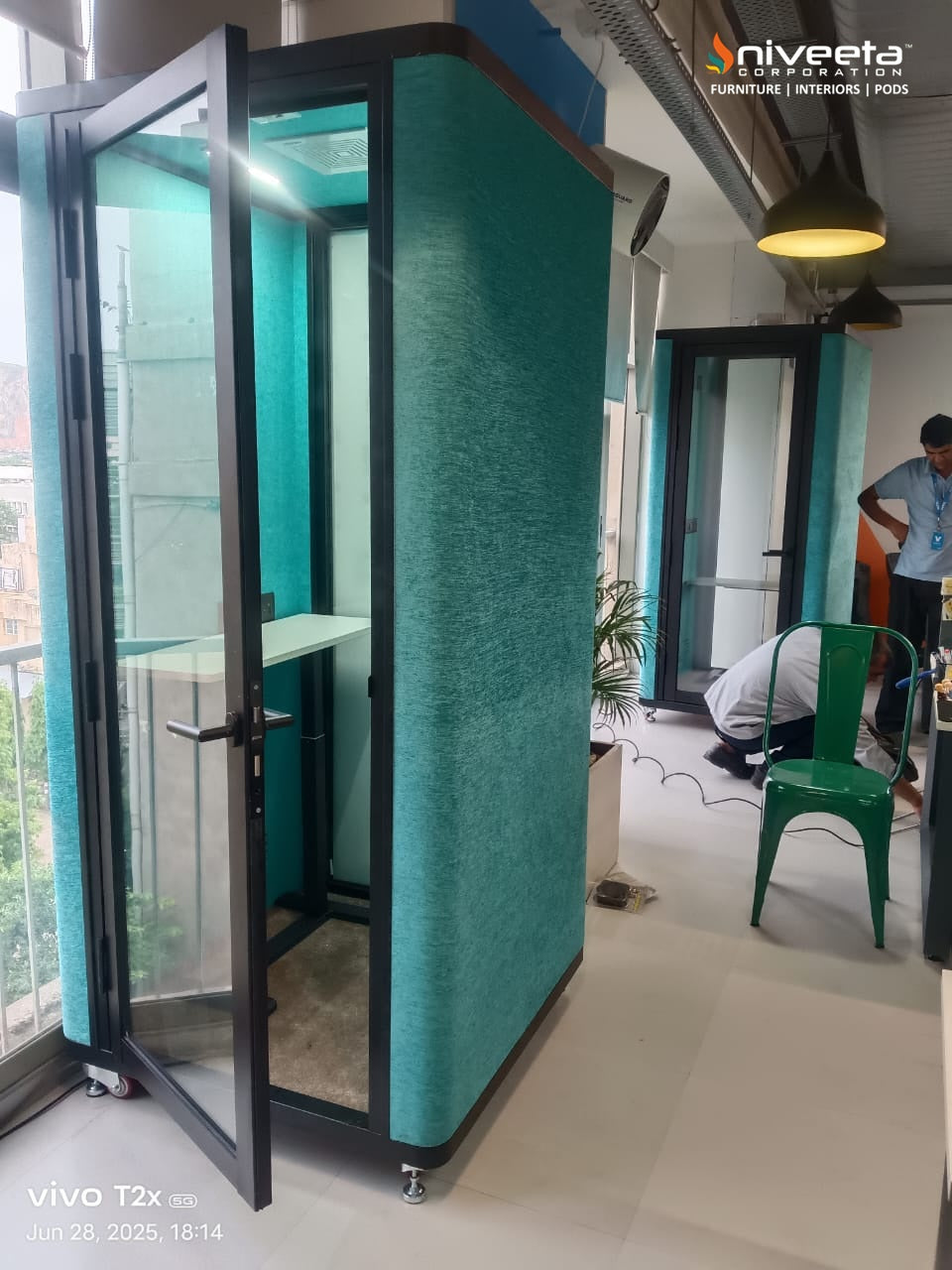 Soundproof Morden Private Office Phone Booth - Niveeta Corp